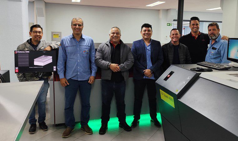 L–R: Marcos Tamura, Marcos Balestra, Melquisedec Sampaio, Agnaldo Moraes,  Domingos Rocha, Amarildo Rodrigues, and Leandro Rabelo with with ThermoFlexX Catena-E 80