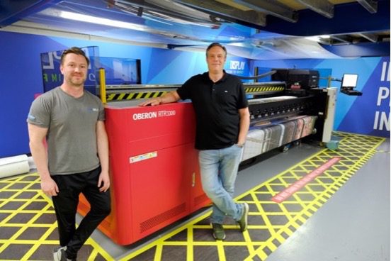 L-R: David Blackholly, Production Manager & Simon Perkes, Owner & Founder of Verve Display by their new Agfa Oberon 3.3m roll-to-roll print engine.