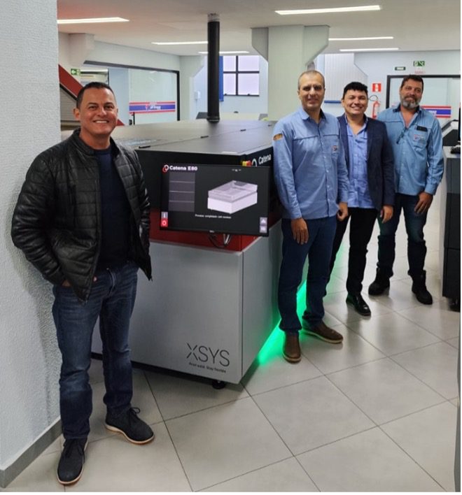 (L–R): Domingos Rocha, Marcos Balestra, Agnaldo Moraes, and Leandro Rabelo with ThermoFlexX Catena-E 80