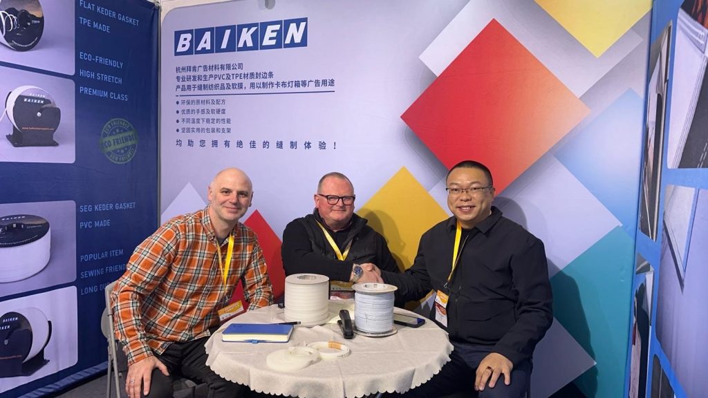 (L - R) Shane Furness and Mark Mashiter from Soyang Europe, alongside Daren Bai, owner of Hangzhou Baiken Sign Materials