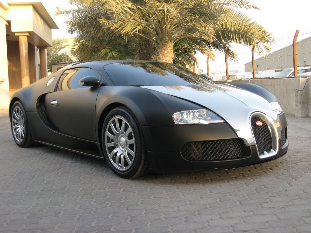 Image of a Bugatti wrapped with Oracal 970